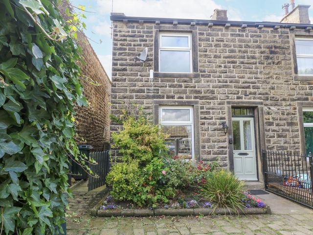 A house exterior with a garden at Centenary Cottage in Skipton
