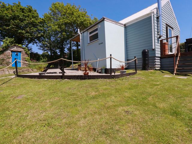 A building with steps and plants at The Studio in Feock near Truro