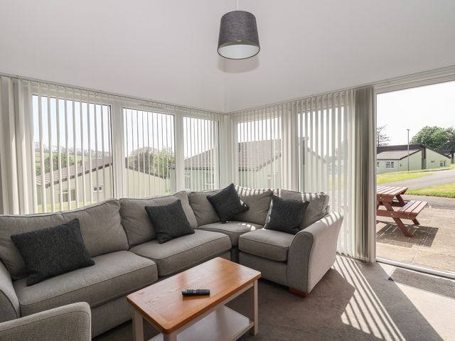 Harcombe House Accessible Pet Free Bungalow Sleeps 6 - 1174863 - photo 3