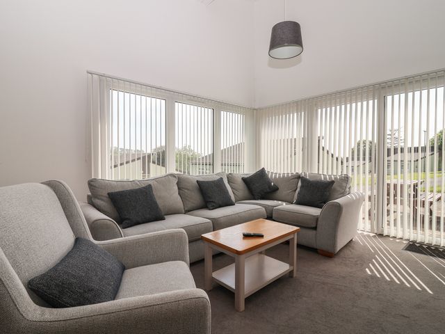 Harcombe House Accessible Pet Free Bungalow Sleeps 6 - 1174863 - photo 4