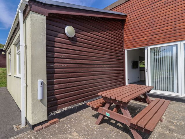 Harcombe House Accessible Pet Free Bungalow Sleeps 6 - 1174863 - photo 2