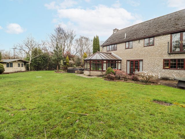 A house with a conservatory and garden at Carreg Llwyd in Groeswen near Trecenydd