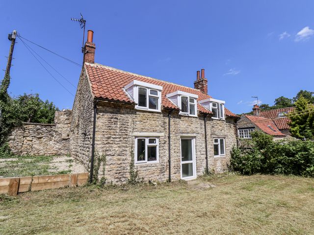 A house with windows and a garden at Hemdin Cottage in Thornton Dale