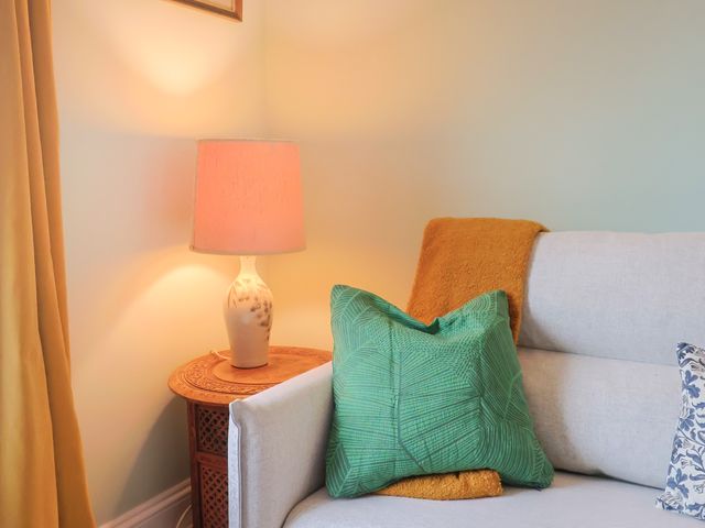 20 Lym Close - 1175647 - photo 3