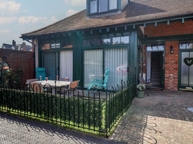 An outdoor seating area with a table and chairs at 6 The Mews in Felixstowe, Suffolk