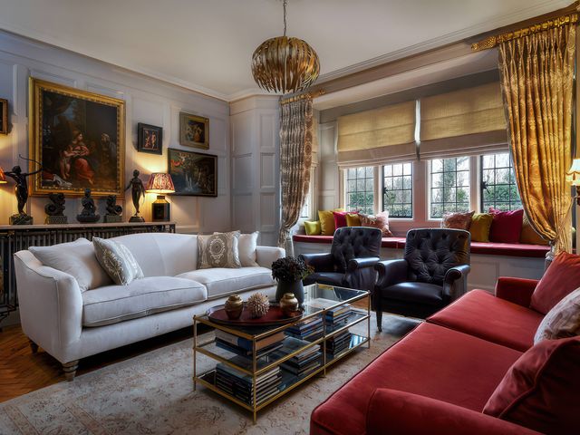 A living room with two sofas and a coffee table at Morland Manor in Peterborough