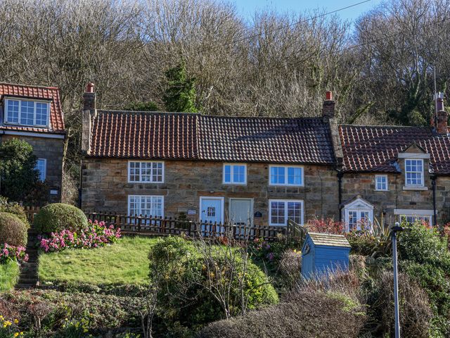 A house with a garden and flowers at Rigg Cottage, Mount Pleasant in Sandsend