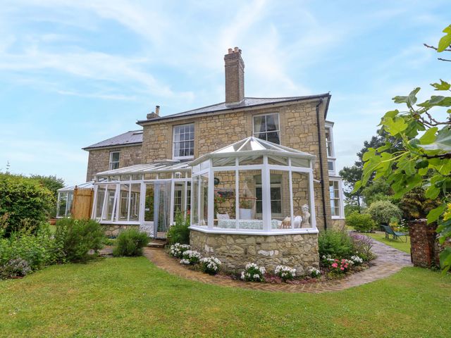 A house with garden and conservatory at Woodlands in Freshwater