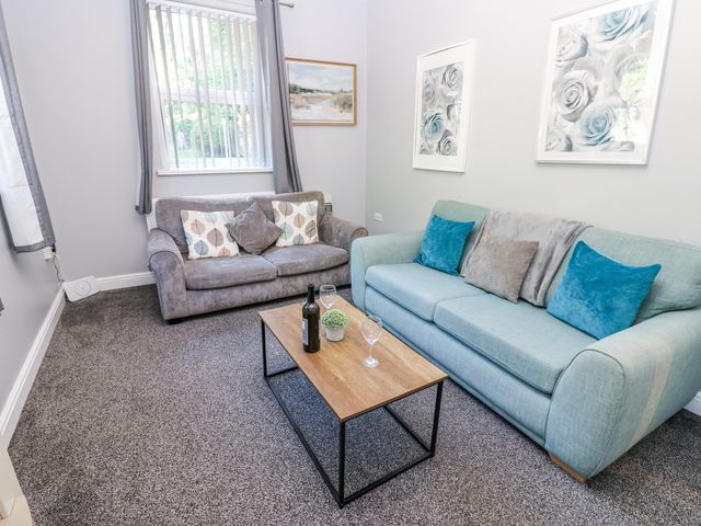 Flat 1, Omega Court - 1176764 - photo 3