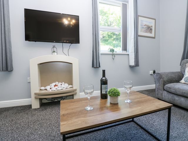 Flat 1, Omega Court - 1176764 - photo 5