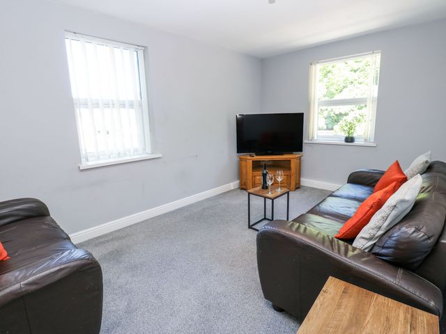Flat 2, Omega Court - 1176777 - photo 3