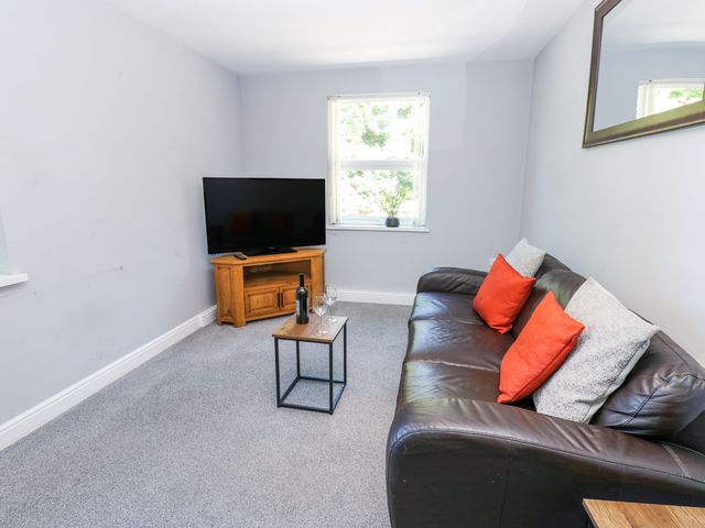 Flat 2, Omega Court - 1176777 - photo 4