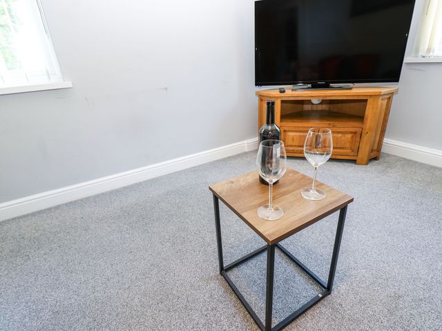 Flat 2, Omega Court - 1176777 - photo 5
