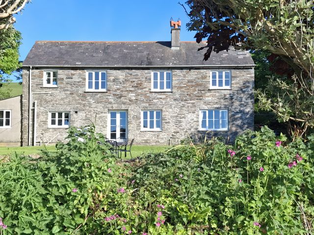 A house with windows and a garden at Tremorla in Boscastle