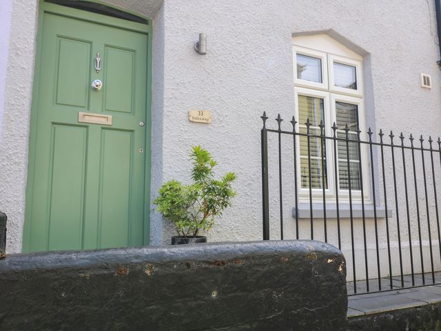 An entrance with a green door and a window at The Hideaway