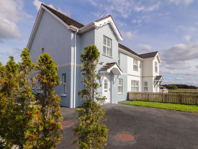 A house with trees and a driveway at The Sperrin Getaway in Omagh