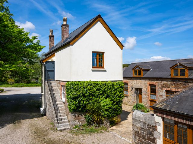 A house with stairs and windows at The Hayloft in Budock Water near Falmouth
