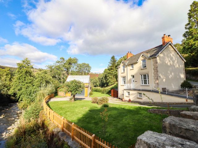 A house with a garden and garage at Dolhiryd in Glyn Ceiriog near Chirk