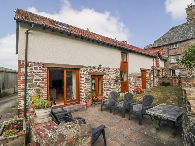An outdoor area with seating and plants at Lane End in North Molton