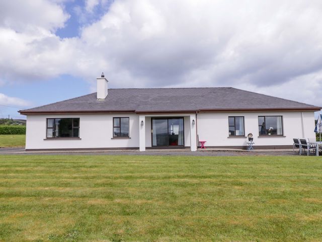 A house with windows and a door on the patio at Ard Na Mara