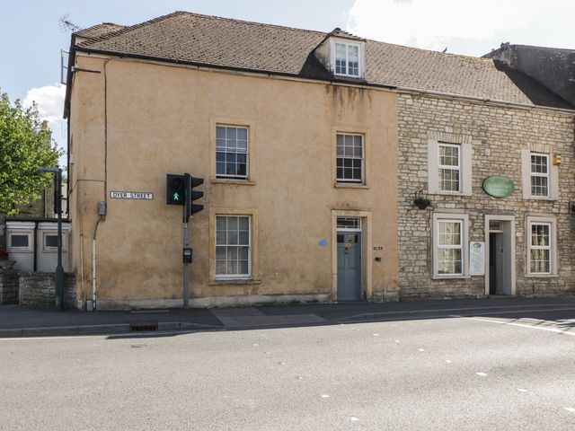 A building with traffic light at Dyer Street in Cirencester