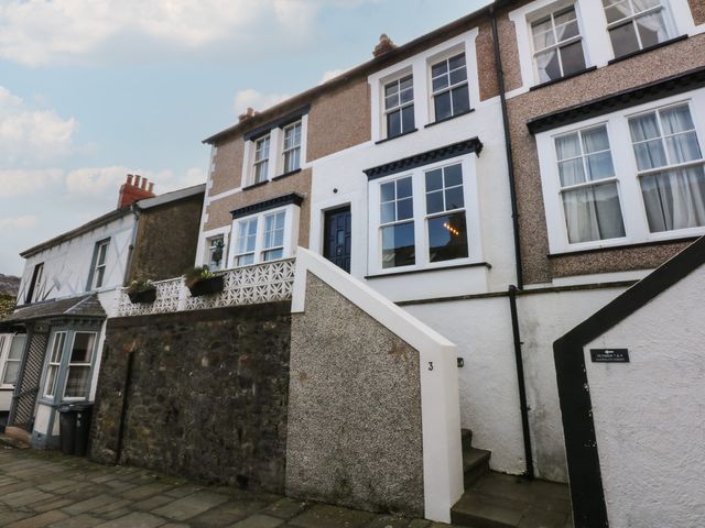 A street view of houses with stairs and door at 5 Llewelyn Street in Conwy