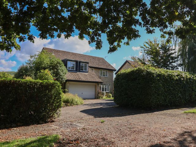 A house with a garage and bushes at Oakwood in Chideock