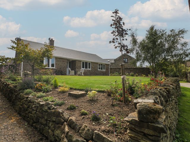 A house with garden and stone wall at Wigley House Farm Bungalow Chesterfield