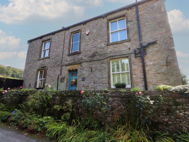 A house with windows and a garden at Langcliffe House Kettlewell