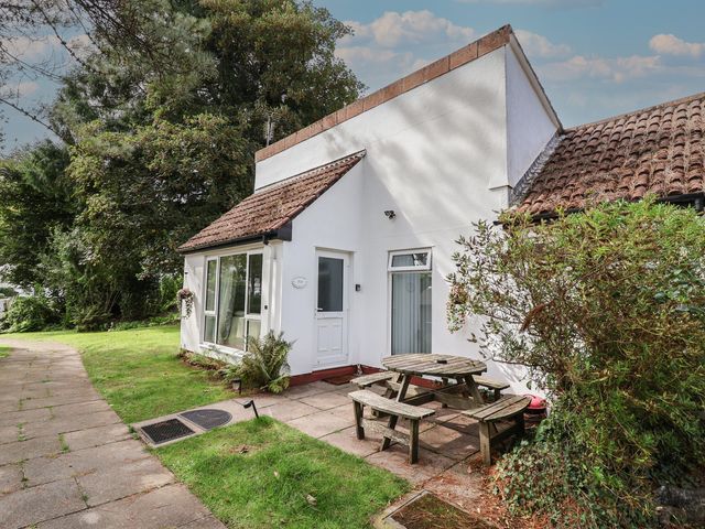 A house with a table and benches outside at Manorcombe 1 Honicombe Park near Gunnislake