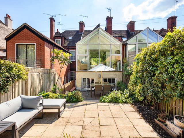 A garden with outdoor seating and a glass roof house at Castle View in Windsor, Berkshire