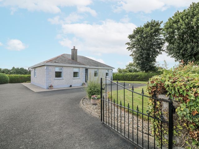 A house with a gate and driveway at Dunbrody Dreams