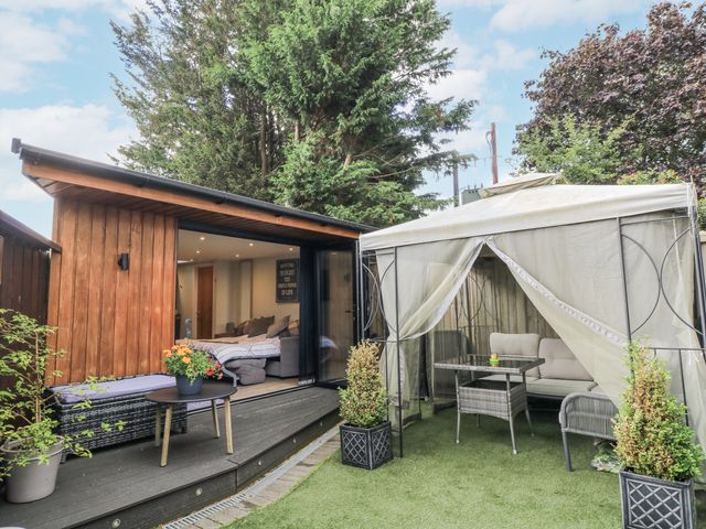 The Chill Garden Room - 1182814 - photo 1 
