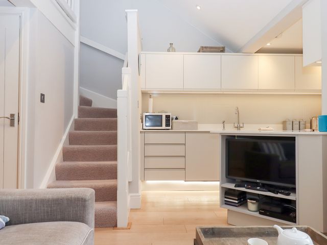3 Keepers Cottage, Hillfield Village - 1182839 - photo 4