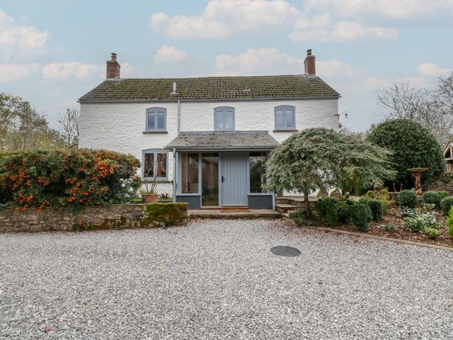 A house with a gravel driveway and front garden at 3 bed property