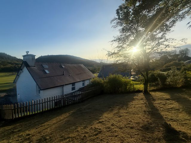 A house with a fence and tree at Haulfryn in Dolwyddelan