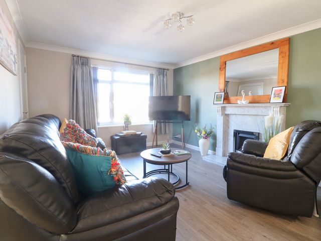 A living room with a television and a fireplace at The Cuckoo's Rest in Melton Mowbray