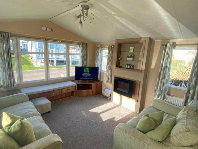 Cayton Bay Caravan Park - Holiday Accommodation 10385 - 1184907 - photo 1 