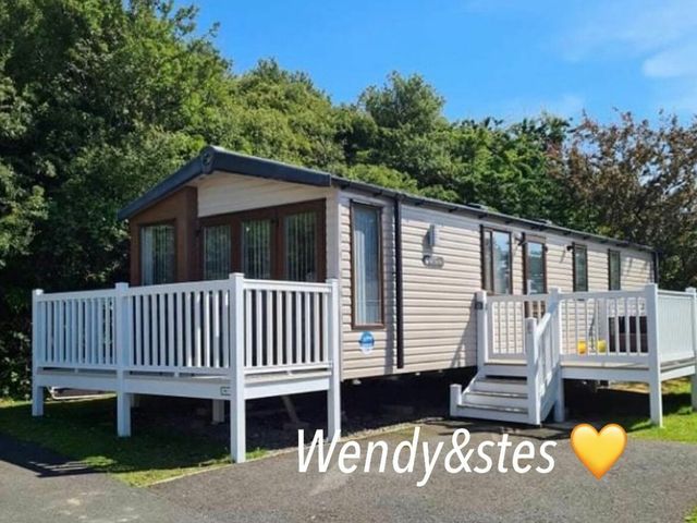 Marton Mere Holiday Village - Holiday Accommodation 11381 - 1185048 - photo 1 