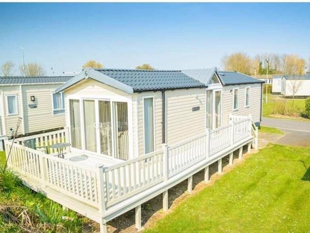 Church Farm Holiday Village - Holiday Accommodation 11680 - 1185088 - photo 1 