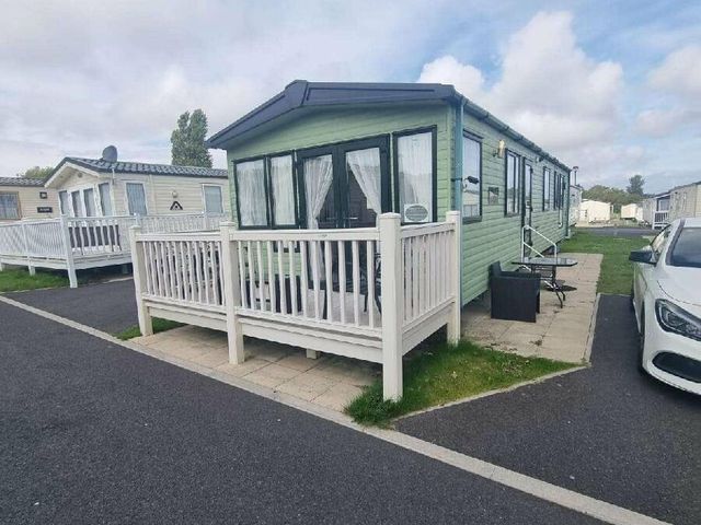 Marton Mere Holiday Village - Holiday Accommodation 12247 - 1185170 - photo 1 