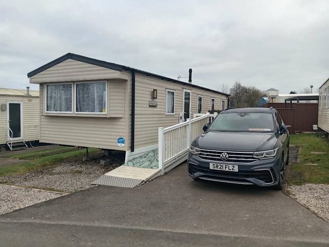 Marton Mere Holiday Village - Holiday Accommodation 12393 - 1185188 - photo 1 