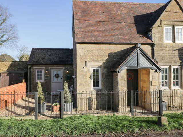 A house with a door and windows at Maud Heath's Snug, East Thytherton
