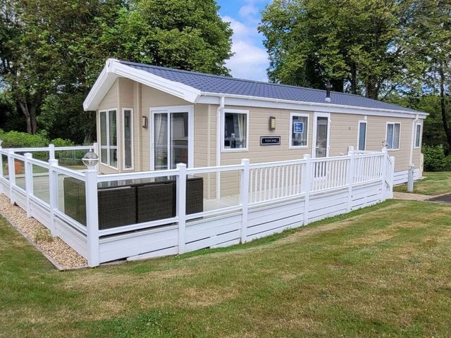 Hoburne Naish - Holiday Accommodation 13066 - 1185298 - photo 1 