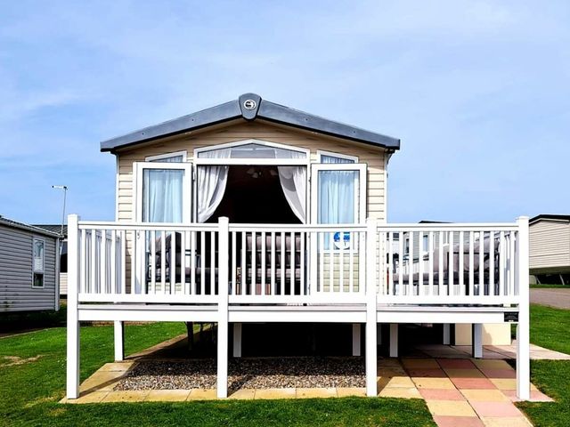 Hopton Holiday Village - Holiday Accommodation 14720 - 1185583 - photo 1 