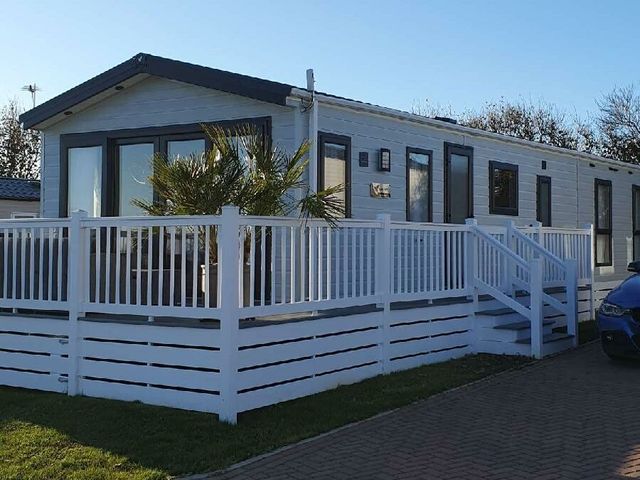 Meadow Lakes Holiday Park - Holiday Accommodation 15527 - 1185768 - photo 1 