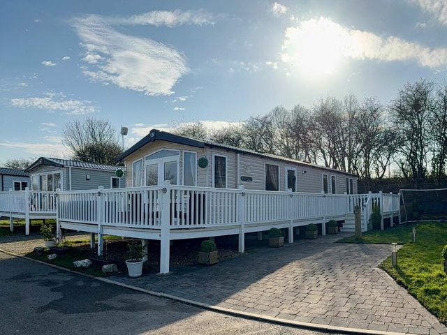 Marton Mere Holiday Village - Holiday Accommodation 15602 - 1185786 - photo 1 