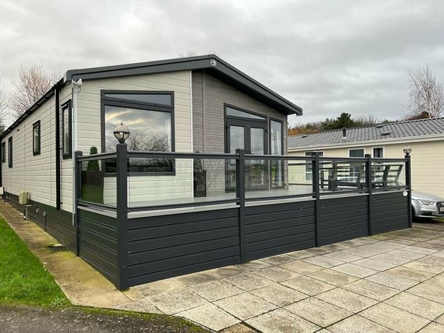 Manor Park Holiday Village - Holiday Accommodation 16324 - 1185980 - photo 1 