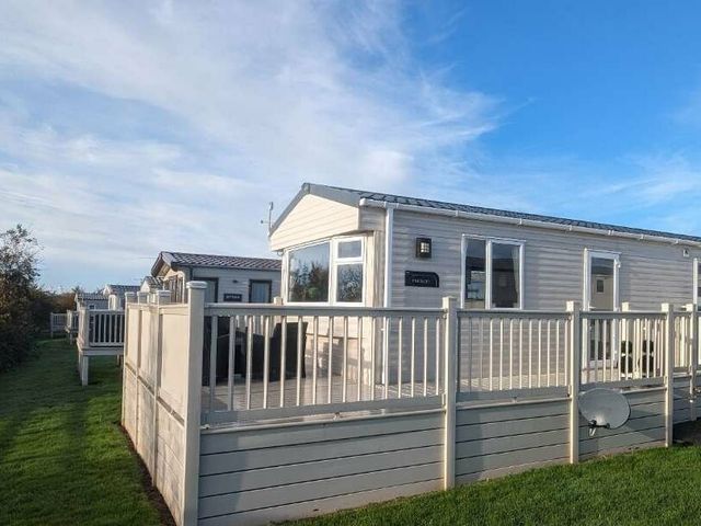 Sand Le Mere Holiday Village - Holiday Accommodation 16911 - 1186138 - photo 1 