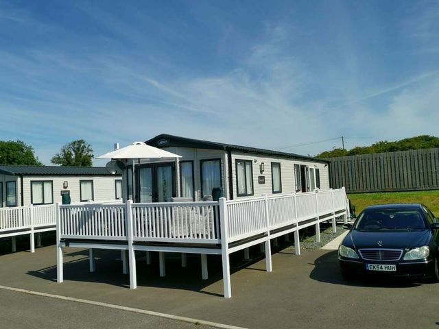 Moreton Farm Leisure Park - Holiday Accommodation 17003 - 1186181 - photo 1 